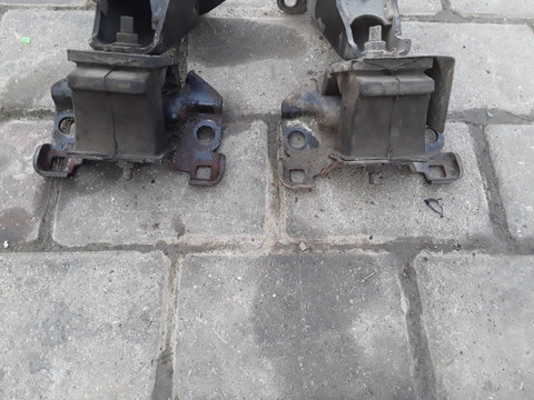 Tampon motor stânga dreapta Nissan Navara 2,5 240 2011