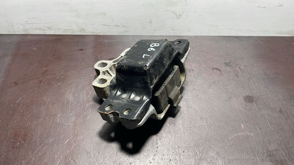 Tampon motor stanga cod 3C0199555R pentru VW Passat B6 2.0TDI an 2005 - 2008