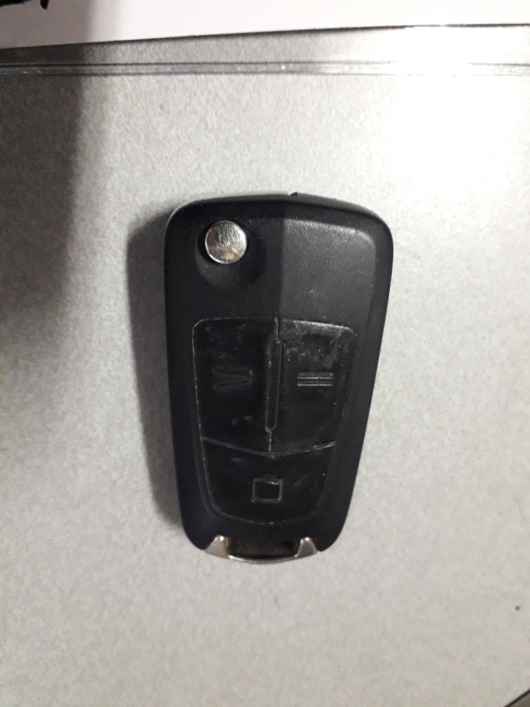 Telecomanda Opel Vectra C cu 3 butoane 13214969