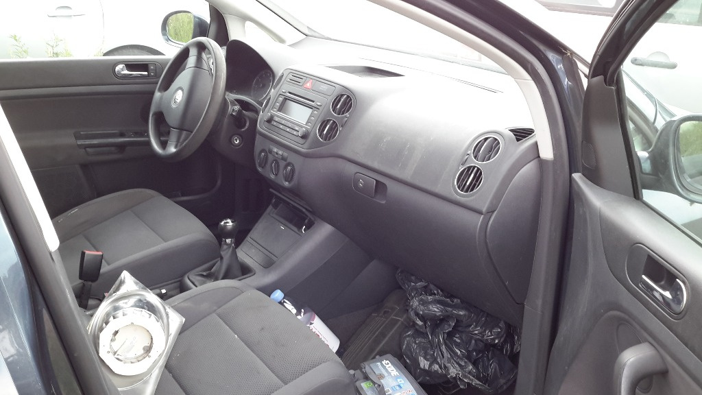 Torpedou Volkswagen Golf 5 Plus 2005 hat