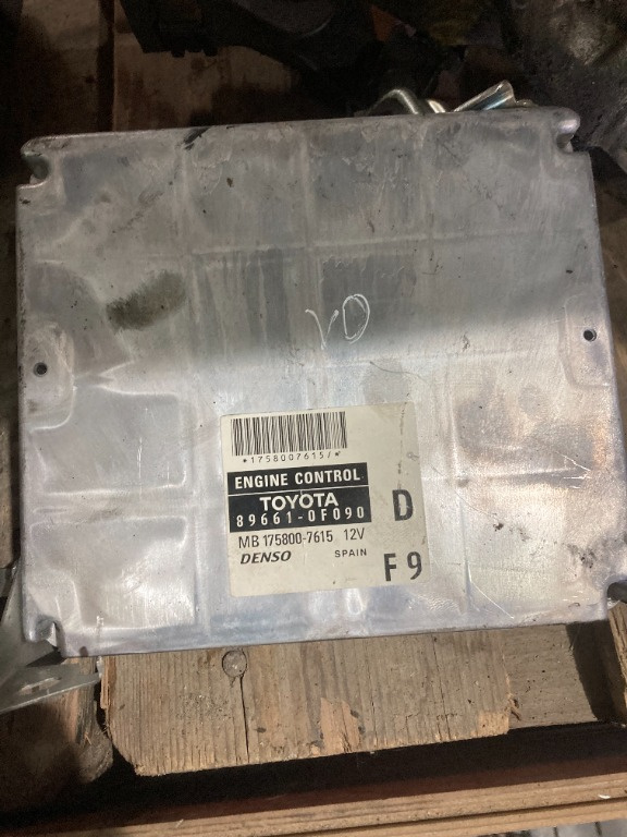 Toyota Corolla Verso 2.2d, cod 89661-0F090, MB175800-7612, 89221-0F010