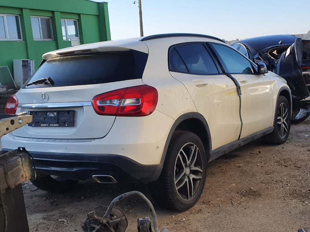 Trager Mercedes GLA X156 2016 suv 1.6 be