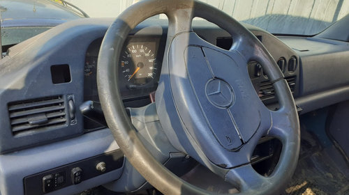 Trager Mercedes Sprinter W905 2000 Duba 