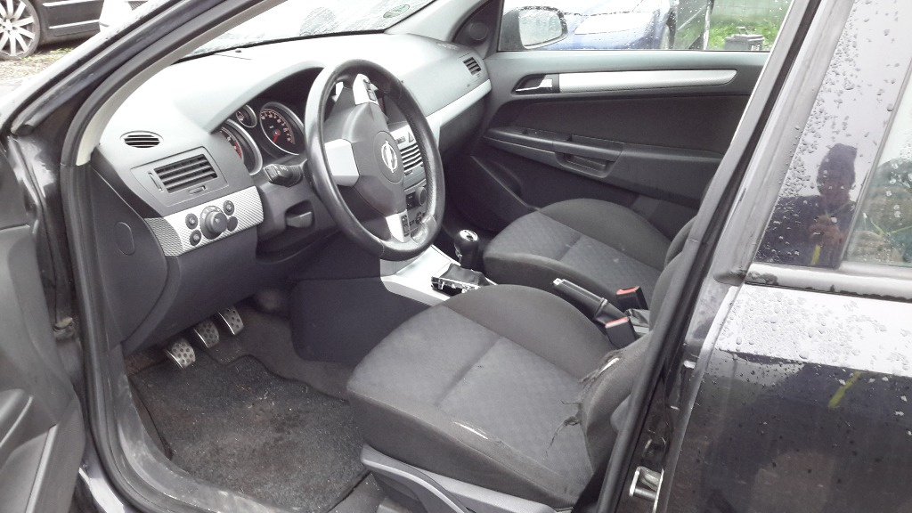 Trager Opel Astra H 2004 hatchback 1.8