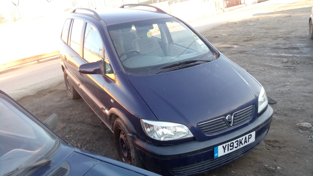 Trager Opel Zafira 2002 hatchback 1.8