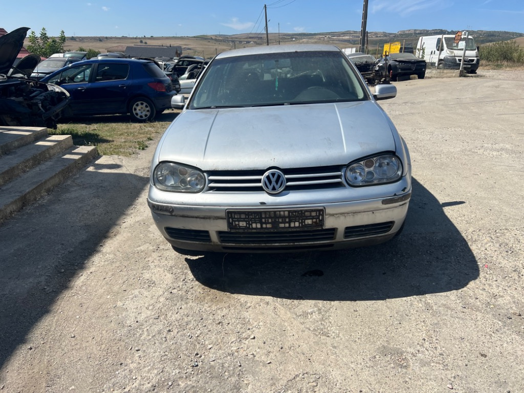 Trager Volkswagen Golf 4 2003 Hatchback 1,6 benzină