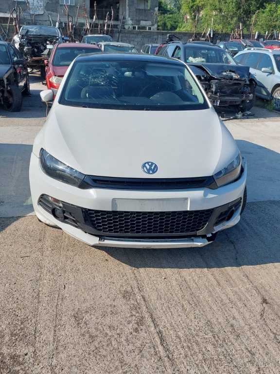 TRAPA/PANORAMIC VW SCIROCCO R-LINE 2011