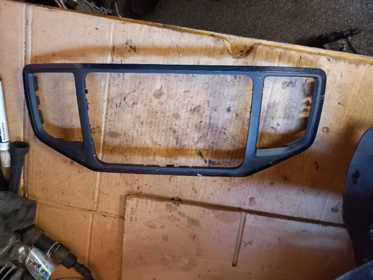 Trim radio bord VW Amarok cod produs:2H6858071A/2H6 858 071 A