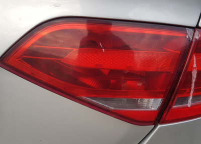 Tripla Lampa Stop Dreapta Capota Portbagaj Audi A4
