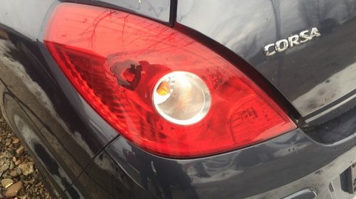 Tripla stop lampa stanga spate Opel cors