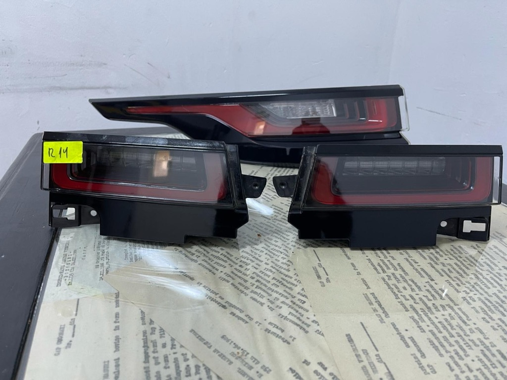 Triple Tripla stângă dreapta Range Rover Evoque L551 an 2018 - 2022 cod k8d2-13a421 ac