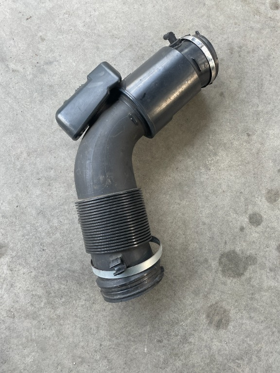 Tubulatura admisie aer Vw Touareg/Q7/Cayenne cod 7P0129684A