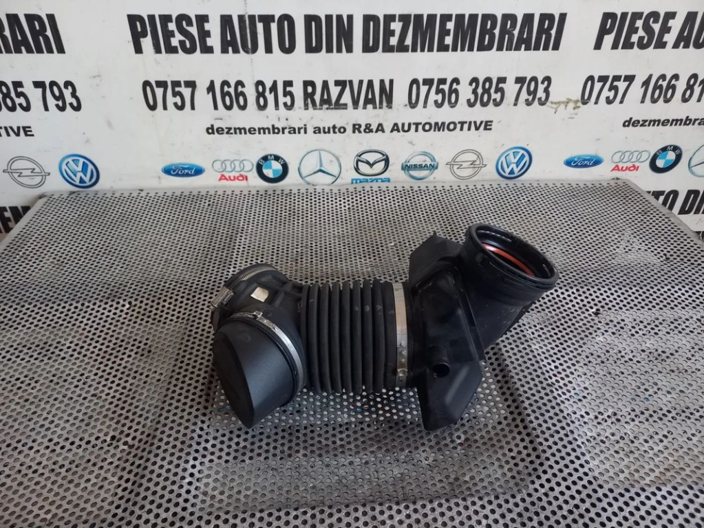 Tubulatura Conducta Rezonator Admisie Aer Bmw 3.0 3.5 4.0 Benzina B58 Cod 8656983 G11 G12 G30 G31 G42 G40 G01 G02 G05 G06 G07 G29 G14 G15 G16 G20 G60 - Dezmembrari Arad