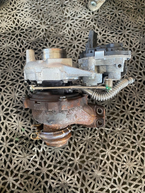 Turbina 1.5 HDI Peugeot 3008 / 5008 an 2018 - 2023 cod 9820728080
