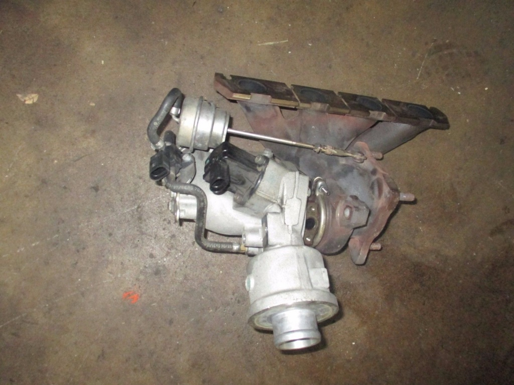 Turbina audi a4 b7 2.0 tfsi bul 220 cai cod 06d145701b