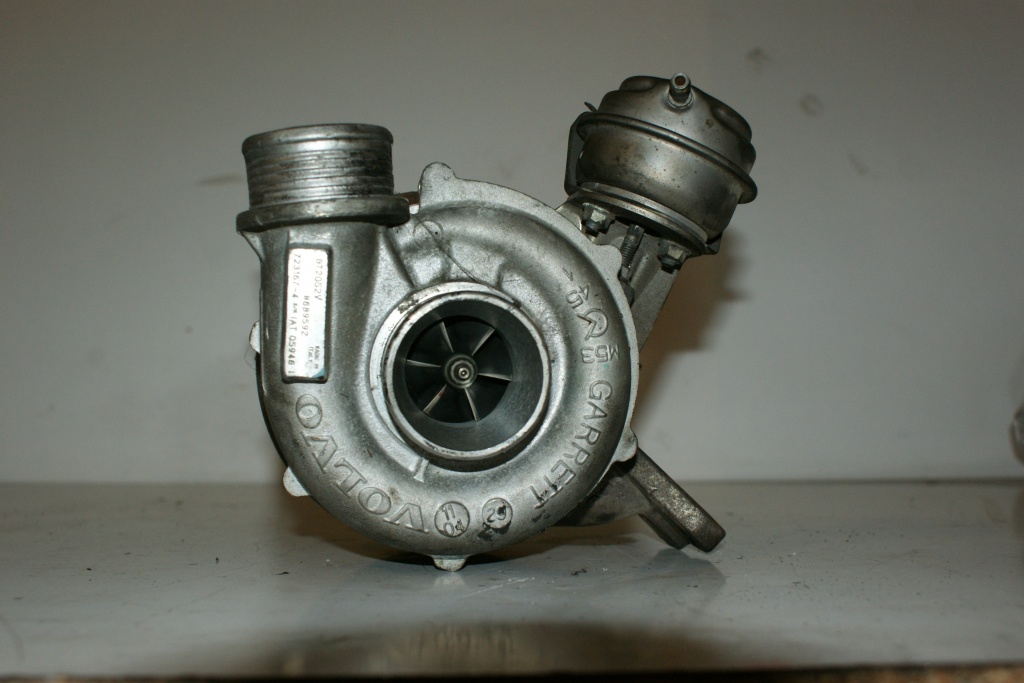 Turbina Volvo S80 2.4 D5 cod turbo : 8689592