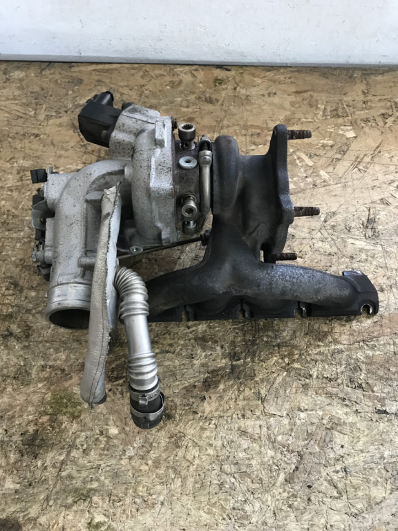 Turbosuflanta turbina Passat B6 Combi 2.0 TFSI, 200cp sedan 2006 (06F145701D)