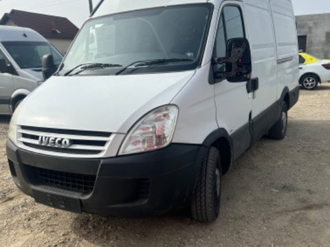 Ușa stânga față Iveco Daily 35S12 2,3 HPi tip motor F1AEO481G euro 4 an 2010