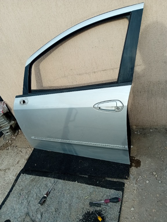Ușă ușă stânga față Fiat Grande Punto Evo a