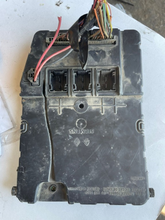 UCH X84 N2 Calculator confort Renault Megane 2 1.6 16v benzina 8200309690 S118400220D