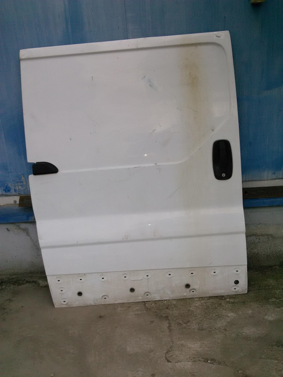Usa culisanta Renault Trafic 1.9DCI, an 2005.
