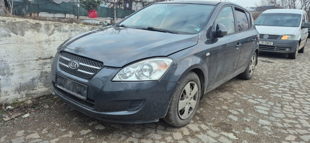Usa dezechipata Kia Ceed 2008 hatchback culoare gri inchis