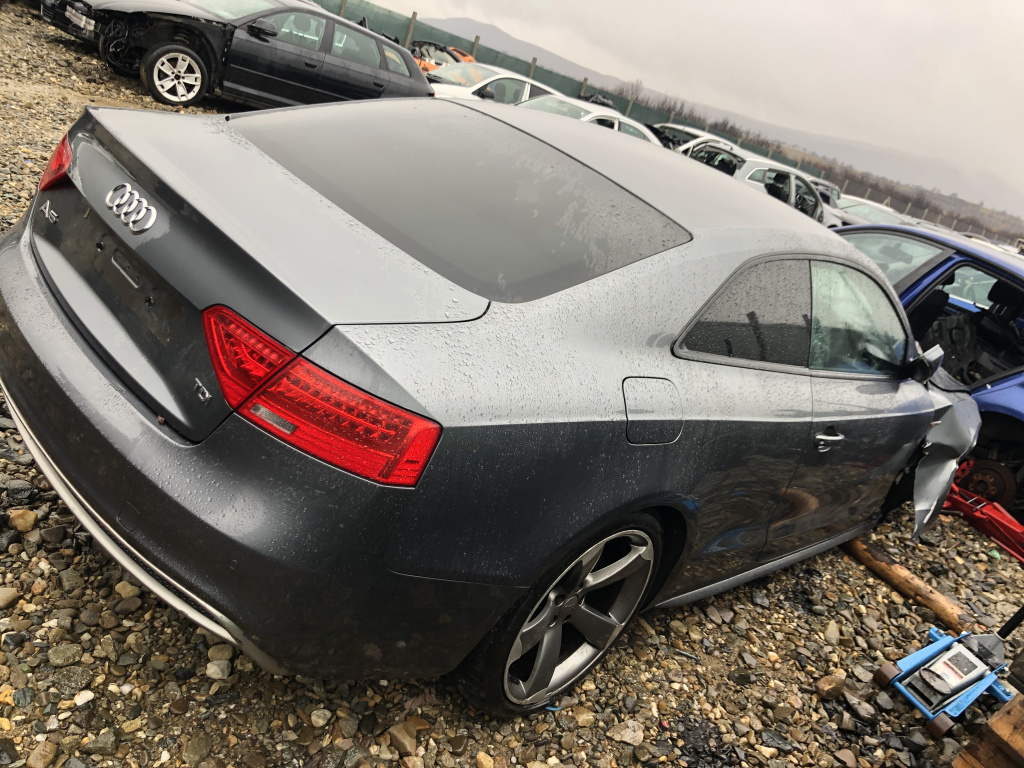 Usa dreapta Audi A5 8T coupe Facelift cu defect