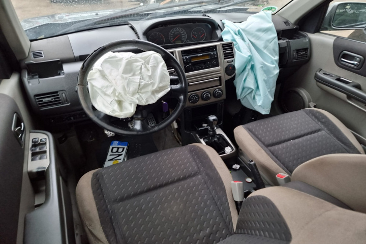 Usa dreapta fata complet echipata Nissan