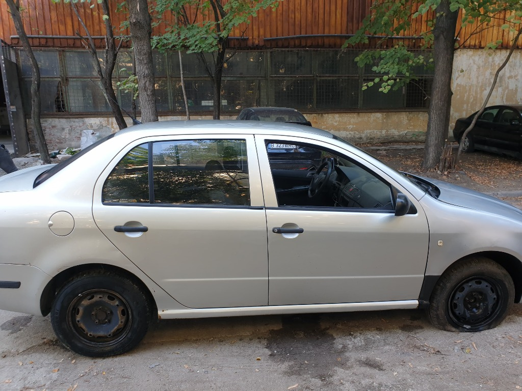 Usa dreapta fata complet echipata Skoda Fabia 2003