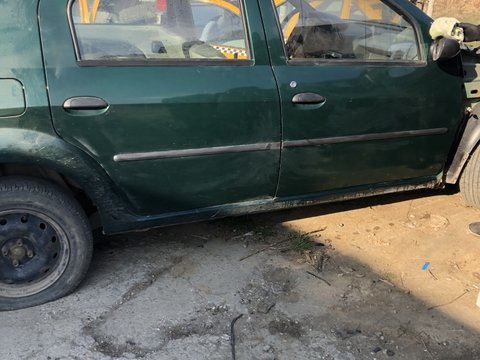 USA dreapta fata Dacia Logan verde