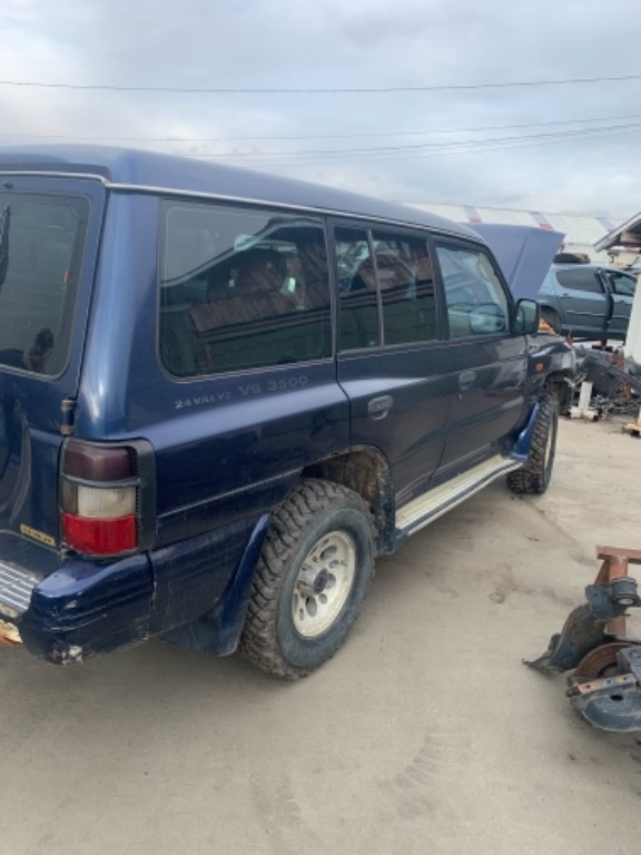 Usa dreapta fata Mitsubishi pajero 3,5 V6 24V benzina an 1998