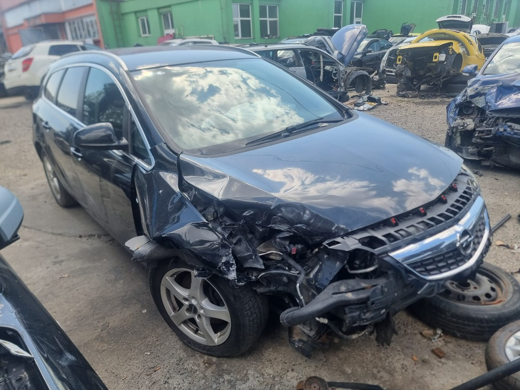 Usa dreapta fata Opel Astra J 2012 break 1.7 cdti 