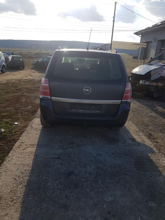 Usa dreapta fata Opel Zafira 2005 combi 1.9 cdti
