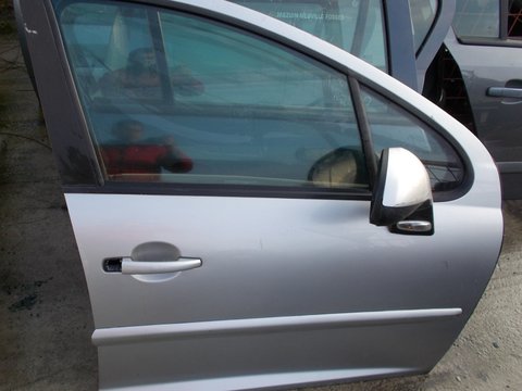 Usa dreapta fata Peugeot 207, din 2006