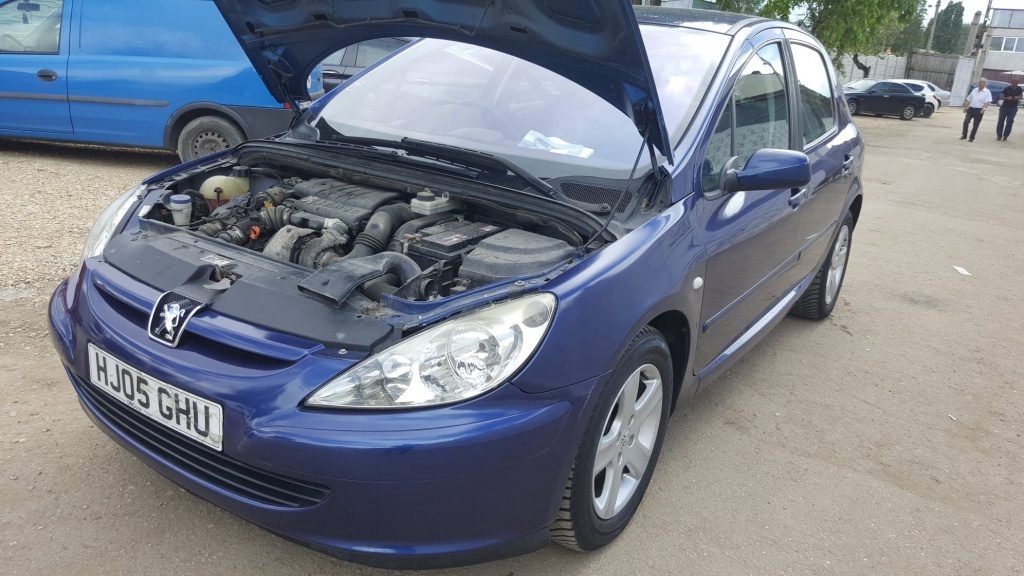 Usa dreapta fata Peugeot 307 2005 hatchback 1.6HDi
