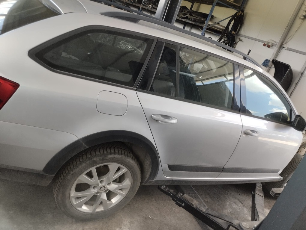 USA DREAPTA FATA SKODA OCTAVIA SCOUT 4X4 COD LA7W