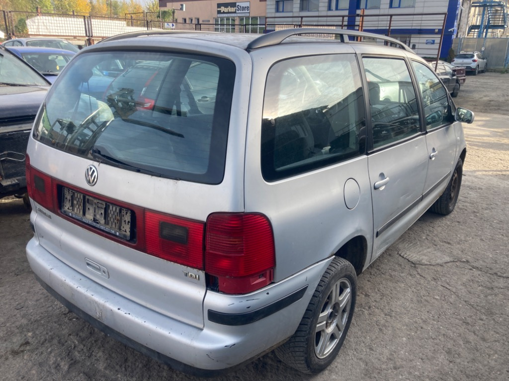 Usa dreapta fata Volkswagen Sharan 2003 