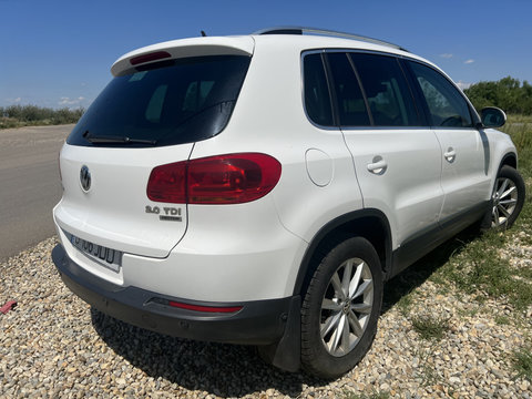 Usa dreapta fata Volkswagen Tiguan 2009 2015 portiera dreapta alba