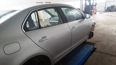 Usa dreapta spate argintie (dezechipata) - VW Jett