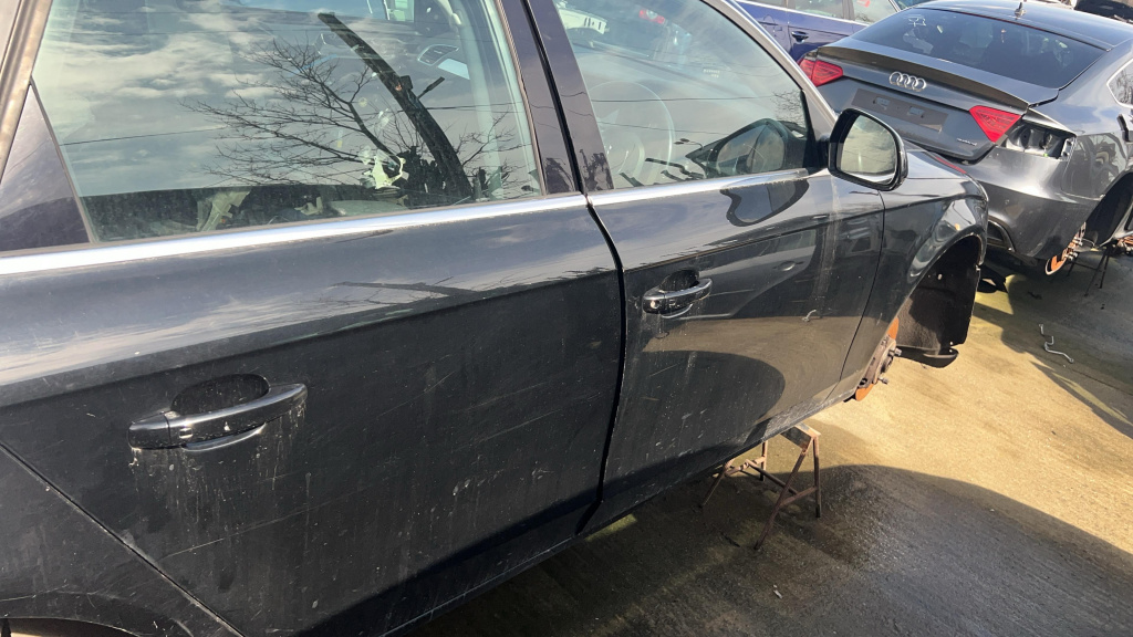 Usa dreapta spate Audi A4 B8 berlina Audi A4 B8 an 2010 cod piesa
