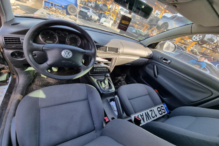 Usa dreapta spate complet echipata Volks