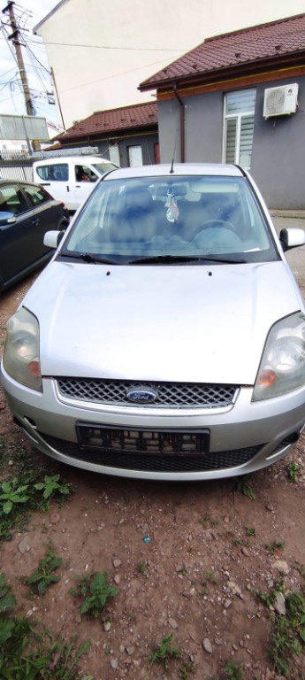 Usa dreapta spate Ford Fiesta 2006 berlina 1.4 die