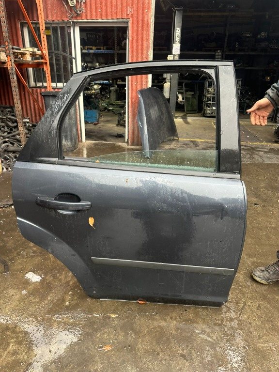 USA DREAPTA SPATE FORD FOCUS 2 AN 2005