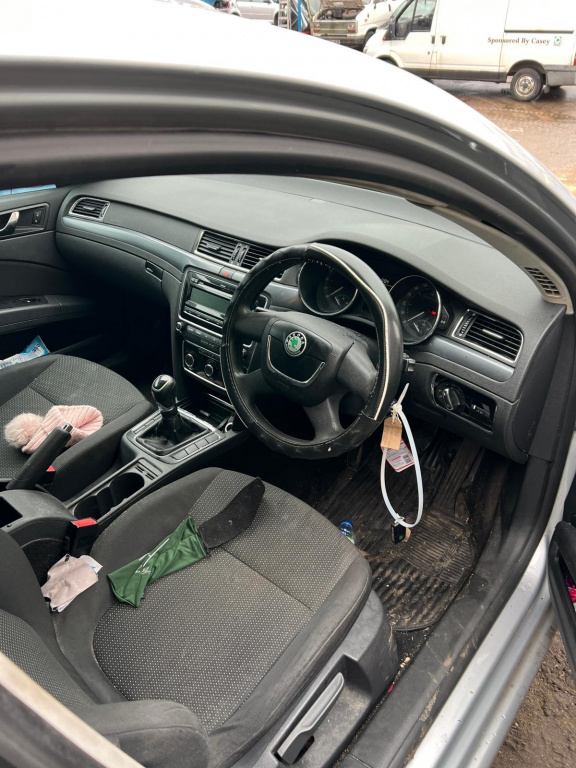 USA DREAPTA SPATE SKODA SUPERB 2013 ARGI