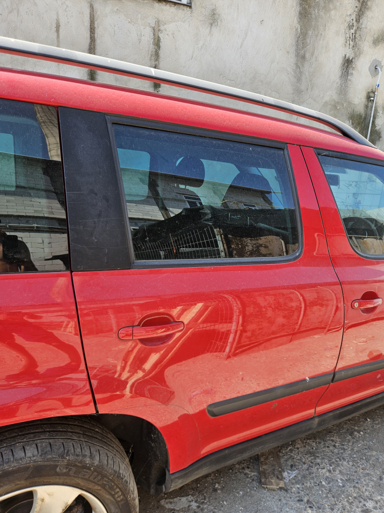 Usa dreapta spate Skoda Yeti Benzina 201