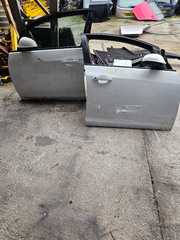 Usa fata dezechipata Opel Astra J break