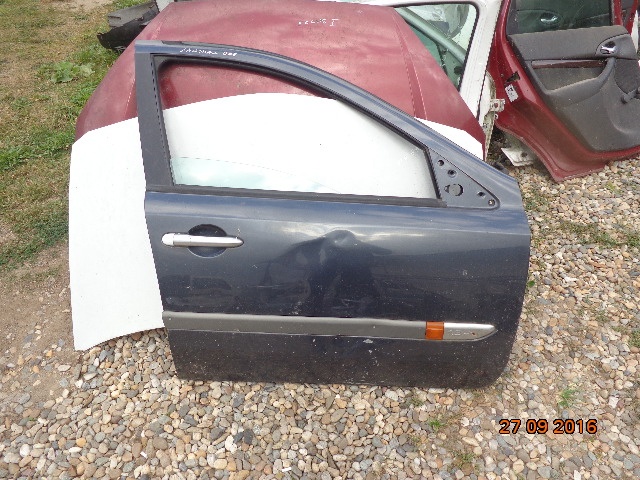 Usa fata dr renault laguna 2 masina completa putin avariat