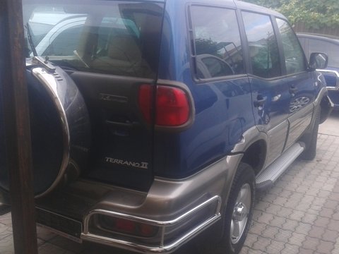 Usa fata dreapta fara accesorii Nissan Terrano 2 ,2000