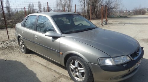 Usa Fata Opel Vectra B DIN 1997