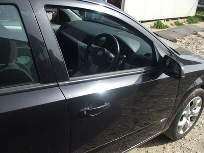 Usa portiera dreapta fata Opel Astra H culoare neg